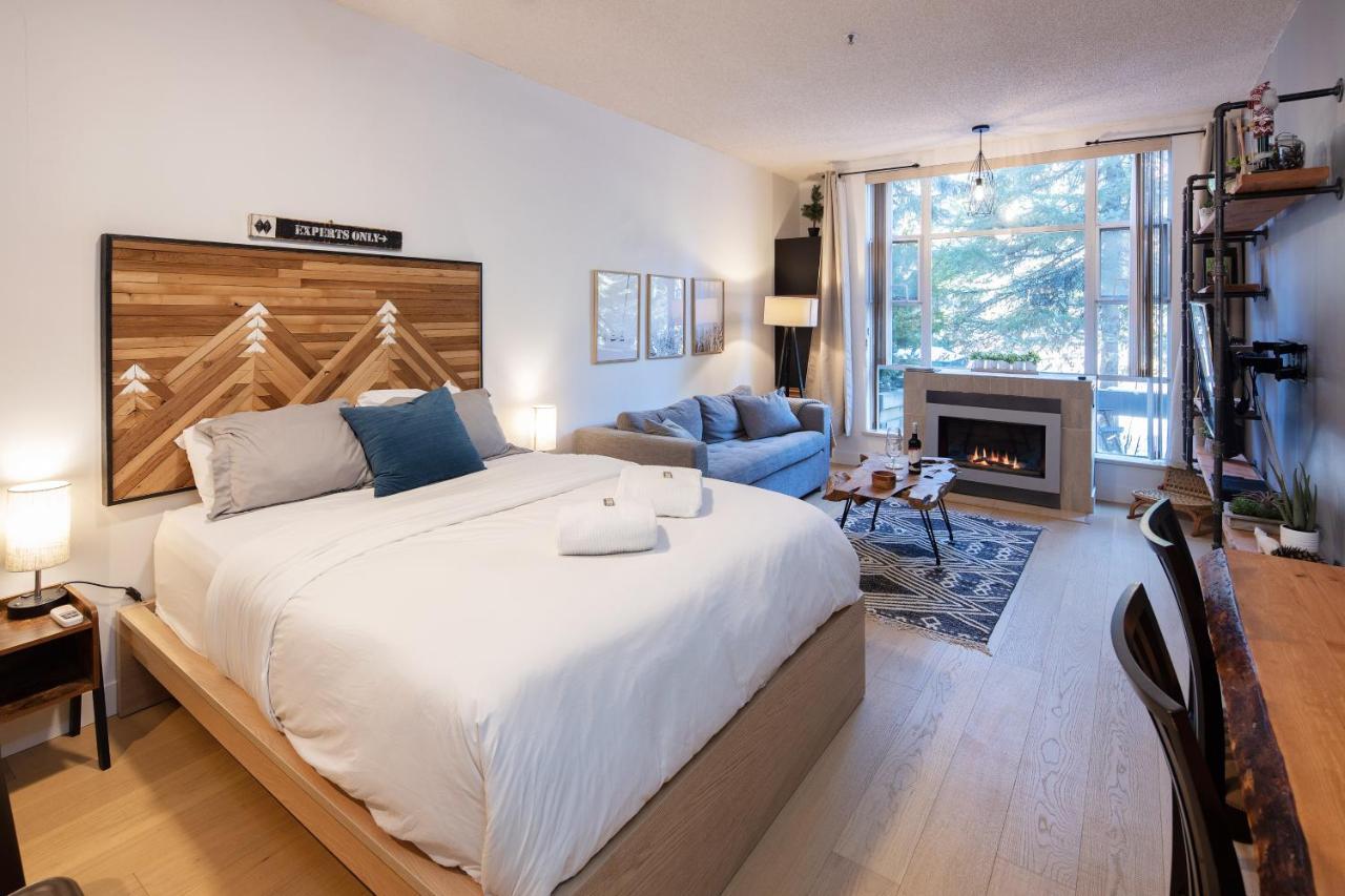 Bright Suite At Ski In/Out Glacier Lodge! Whistler Exterior photo